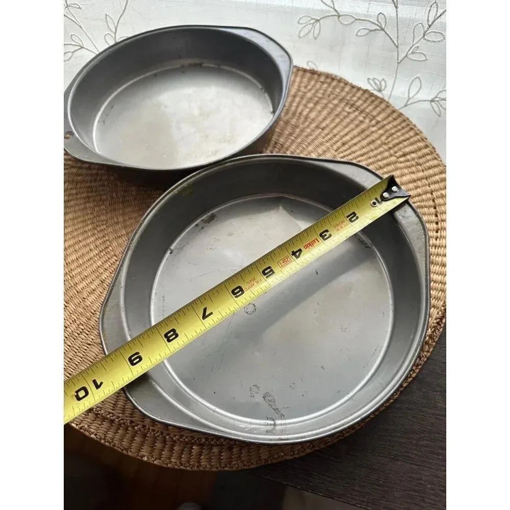 Two Round Baking pans - Picture 2 of 7